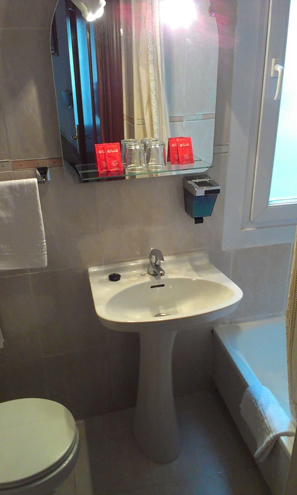 Hostal Zamora Мадрид Екстериор снимка