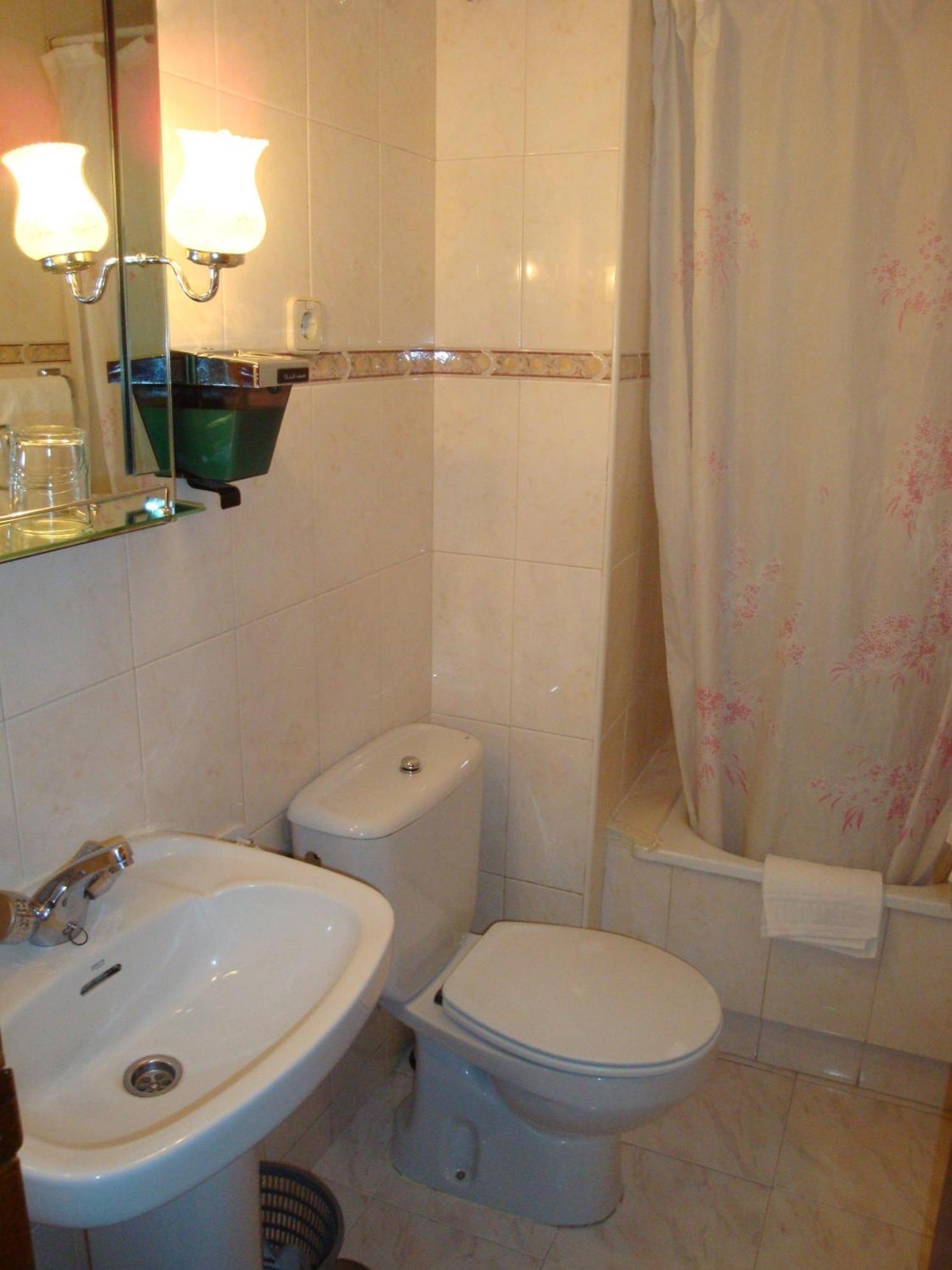 Hostal Zamora Мадрид Екстериор снимка