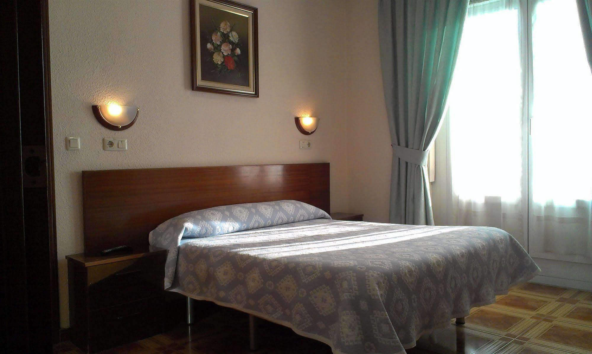 Hostal Zamora Мадрид Екстериор снимка